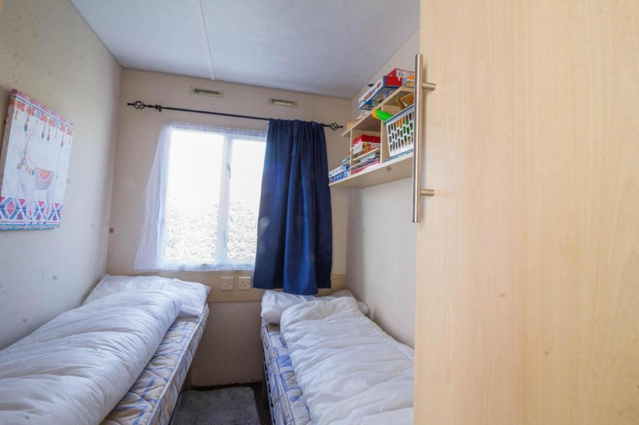 Great 8 Berth Caravan For Hire At Southview Holiday Park In Skegness Ref 33025E Exterior photo